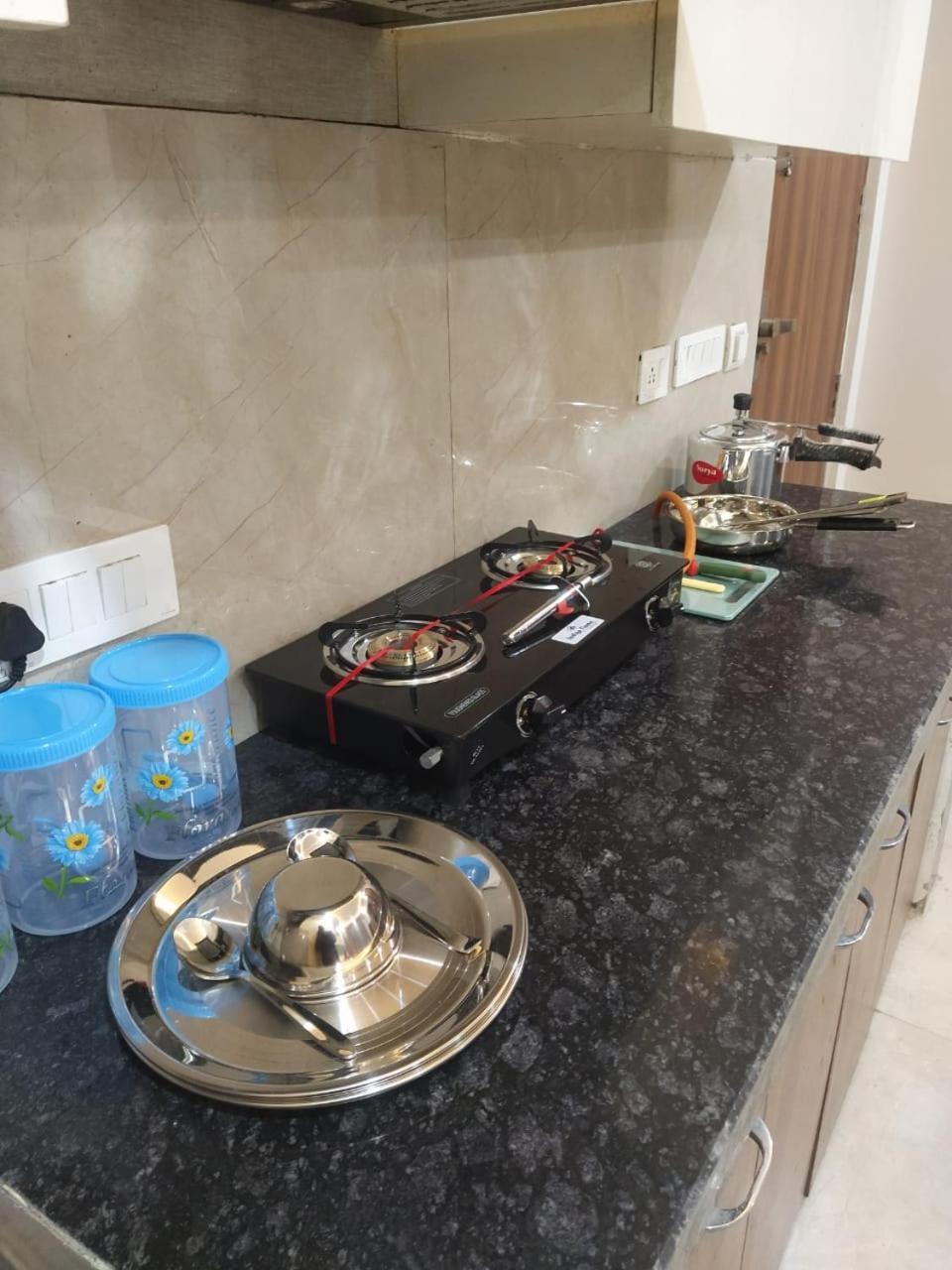 Limewood Stay - Near Golf Course Road Gurgaon Dış mekan fotoğraf