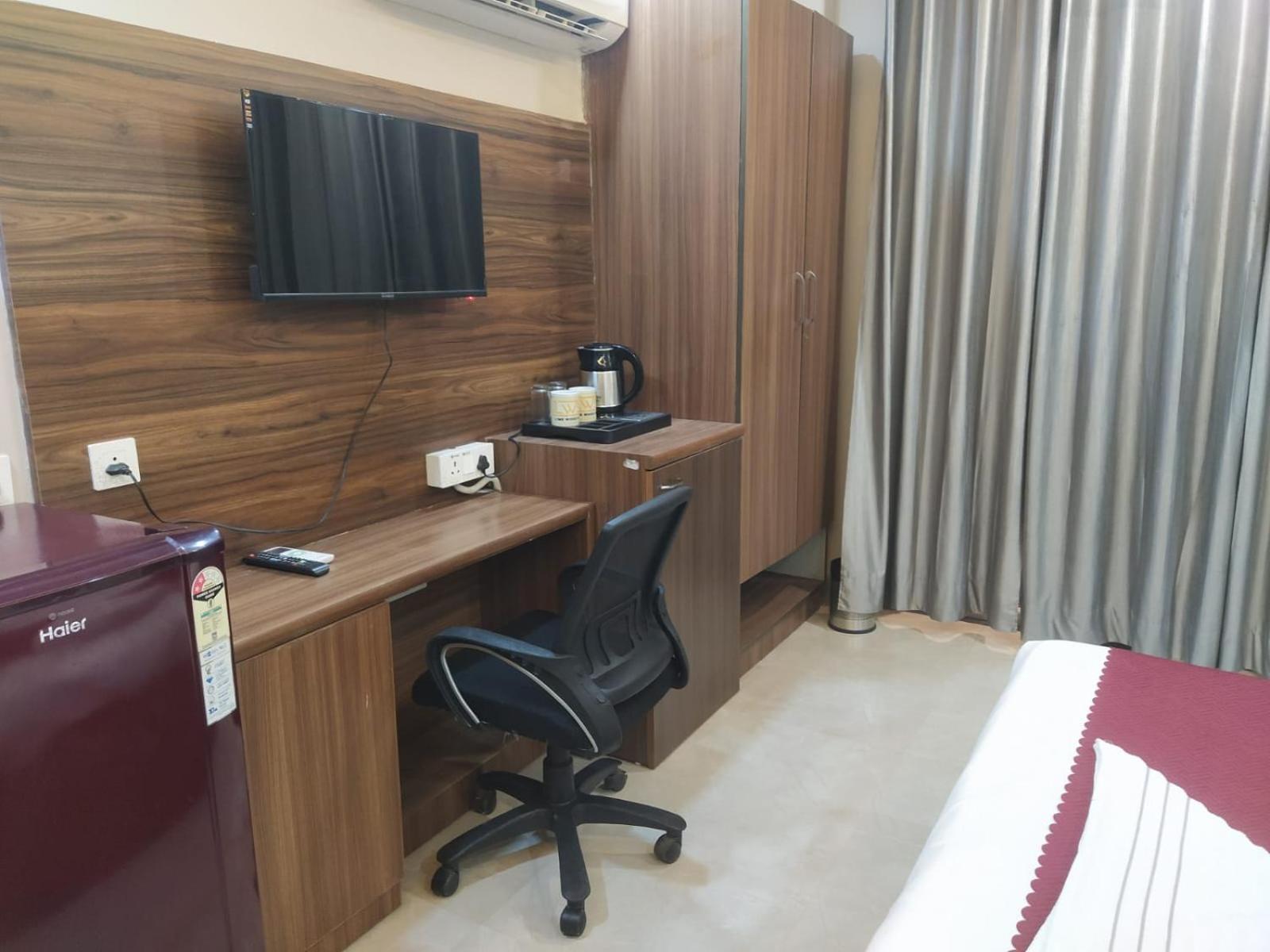 Limewood Stay - Near Golf Course Road Gurgaon Dış mekan fotoğraf